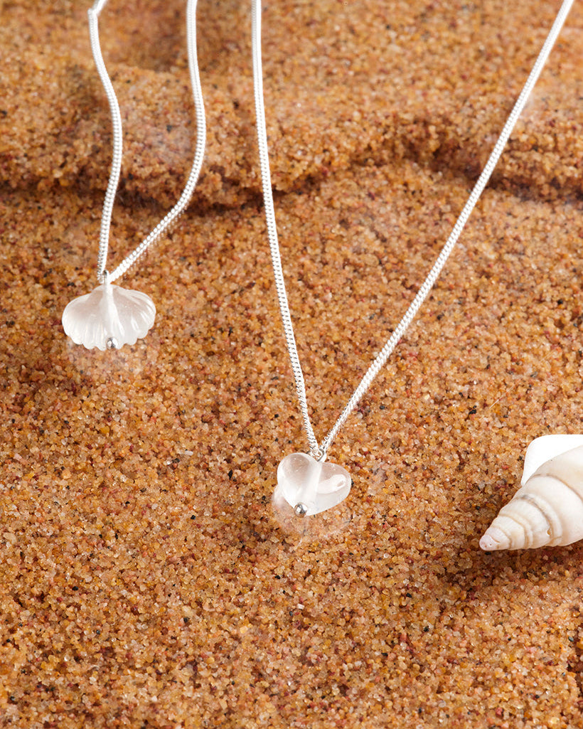 SEASHORE SHELL PENDANT